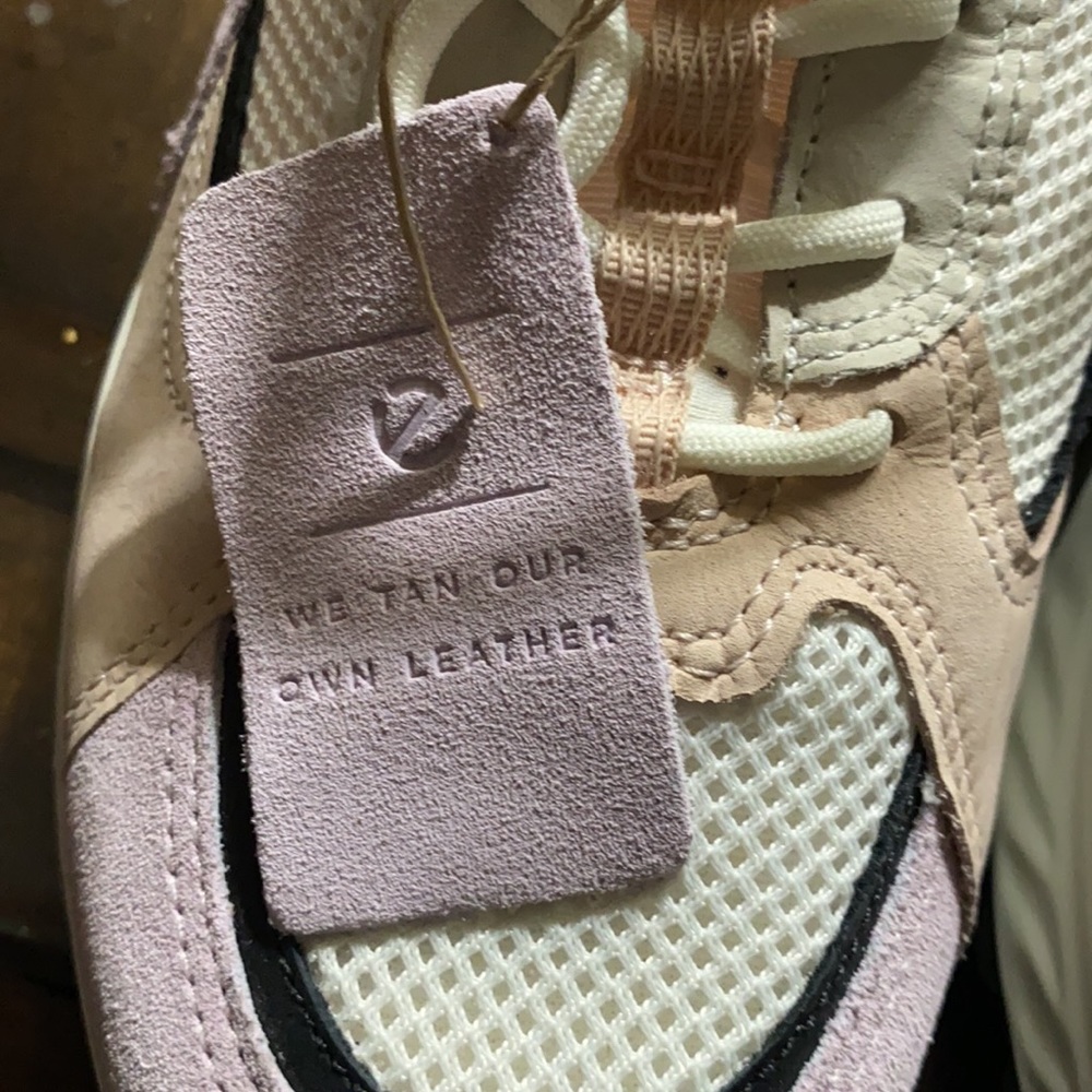 ECCO WOMEN'S LAYERED SNEAKER. - Picture 6 of 13